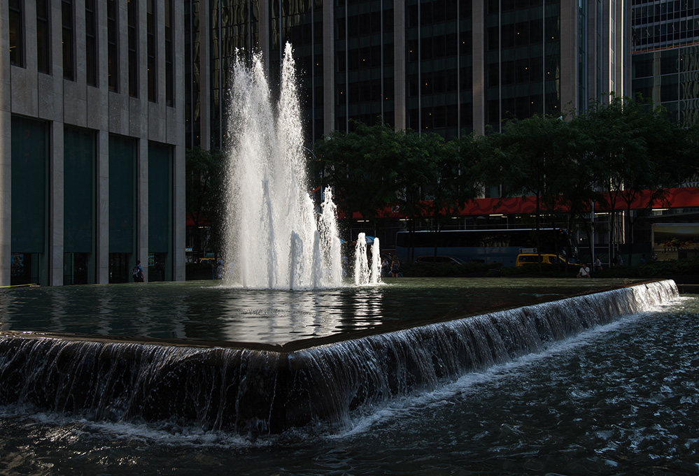 Fountain in Sixth Avenue 